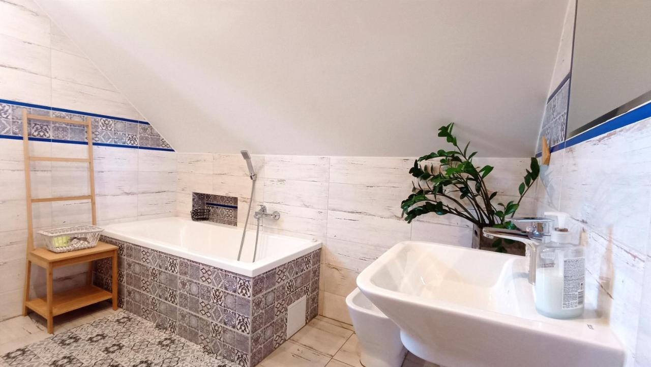 Zacisze Drwala Guest House Lutowiska Bagian luar foto